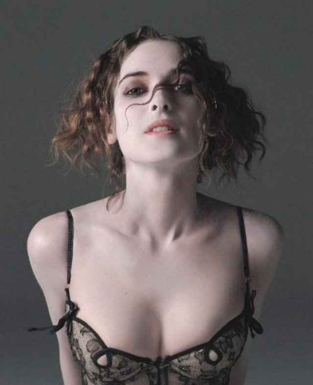 В интернете вспомнили, как 30 лет назад солист группы Jamiroquai Джей Кей расстался с Вайноной Райдер