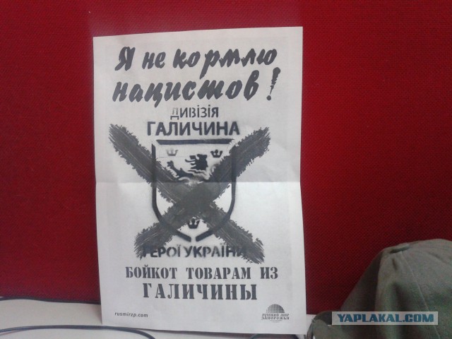 Бронетранспортеры с российскими флагами