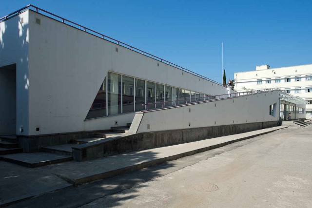 Тбилиси. Школа. Первоклашки.