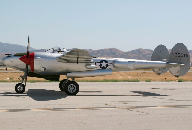 Многоцелевой истребитель P-38 «Lightning»