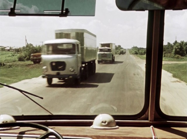 Киев и советский автотрафик 1962 года в фильме "Королева бензоколонки"