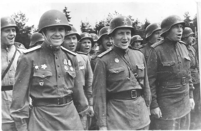 73 годовщина Встречи на Эльбе. Есть  вопрос к знатокам