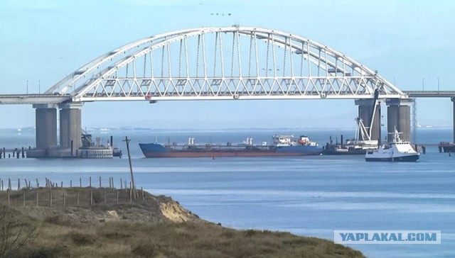 Три корабля ВМС Украины пересекли российскую границу