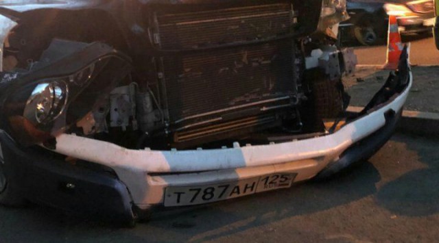 ДТП во Владивостоке. Водитель Вольво сбил семью с ребенком на тротуаре