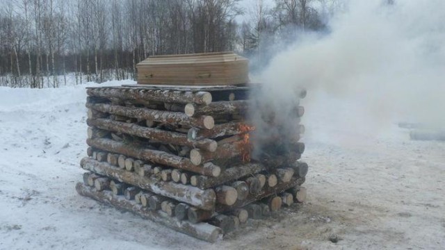 В Воронеже девушка выкопала труп возлюбленного из могилы и осуществила его последнюю мечту