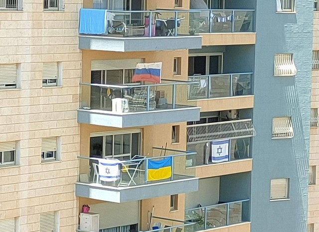 Окружён, но не сломлен.