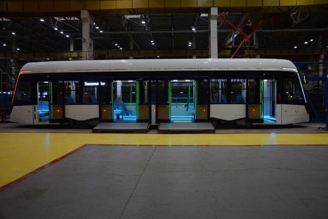 Трамвай с подсветкой для настроения вышел на маршруты Екатеринбурга