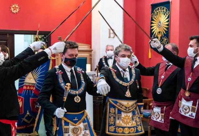 В Альпах начали строить бункеры для богатейших людей мира