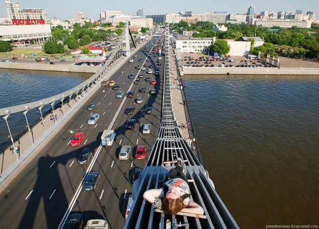 Экстремалы на Крымском мосту
