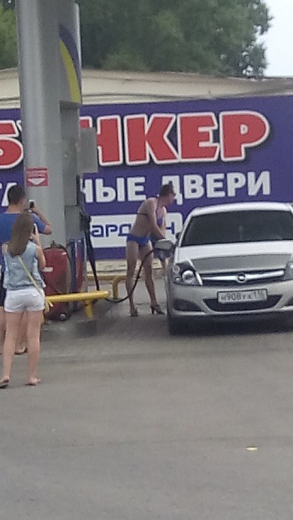 В акции "За бензином в бикини" что-то пошло не так