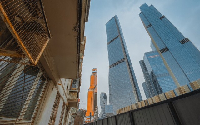 Каково было жить у подножья "Москва-Сити" в старых пятиэтажках? Большой фоторепортаж из расселенных домов!