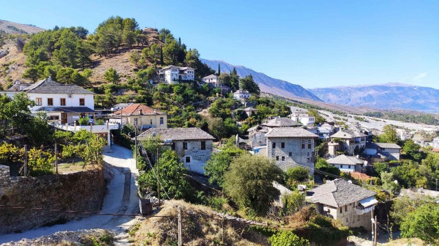 Aлбания в эпоху ХВОРИ всеобщей (2021)