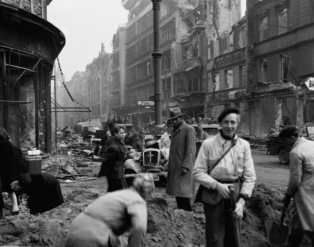 Фотографии связанных с историей Красной и Советской Армии.