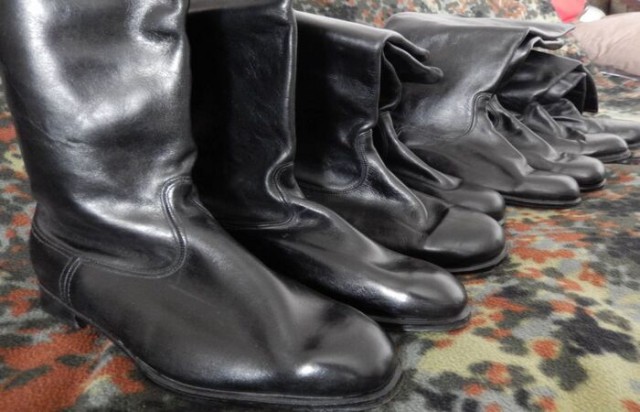 Хромовые сапоги: почему они имеют такое название