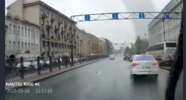 Я уже перестроился ты меня догнал и ударил