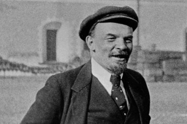 Глобус закрутился. Это знак