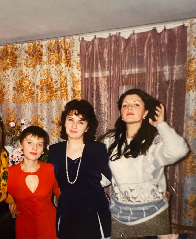 Девчата из 90-х и 00-х