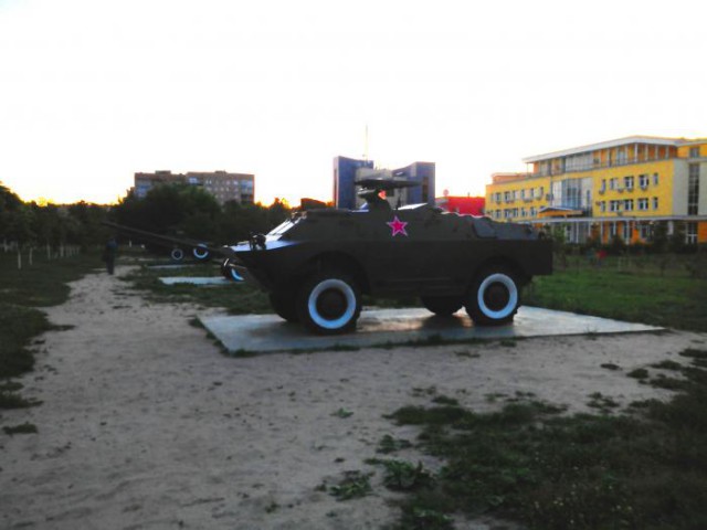 Самолет во дворе