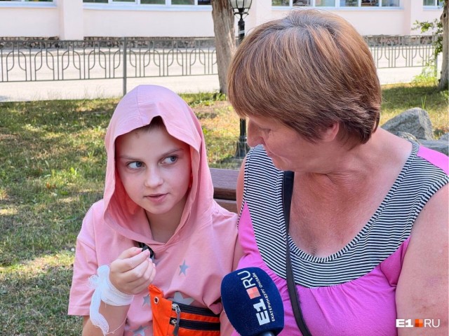 «Врачи были в шоке». В Екатеринбурге выписали из больницы девочку, которой прострелили голову
