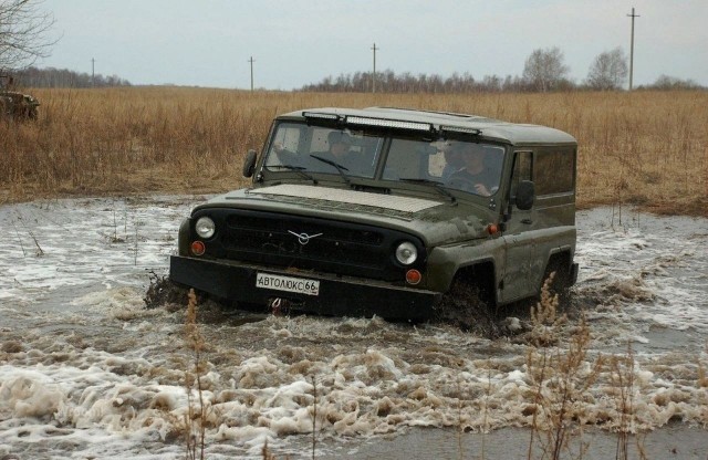 Умeльцы из Екатеринбурга coбрали монстpа из Шишиги и УA3a