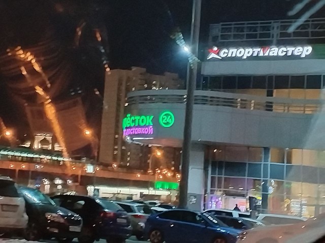 В Мариуполе живут по новому.