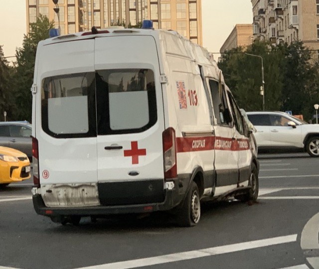 Момент ДТП со скорой помощью