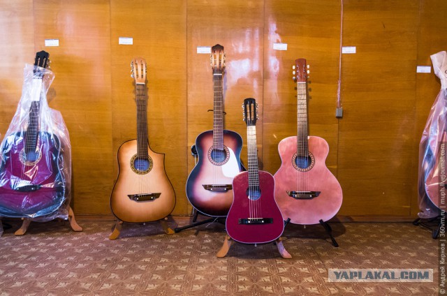 Как делают акустические гитары