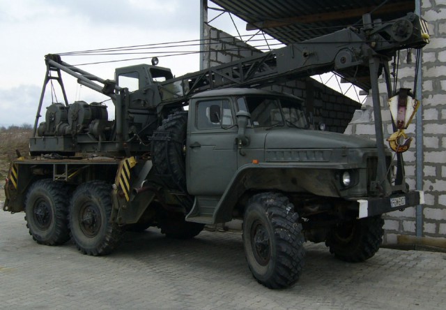 Тягач маз 537 ураган. 9т31 автокран. Маз 537 кран 9т35. Урал 375 автокран. Урал 375 автокран армейский.