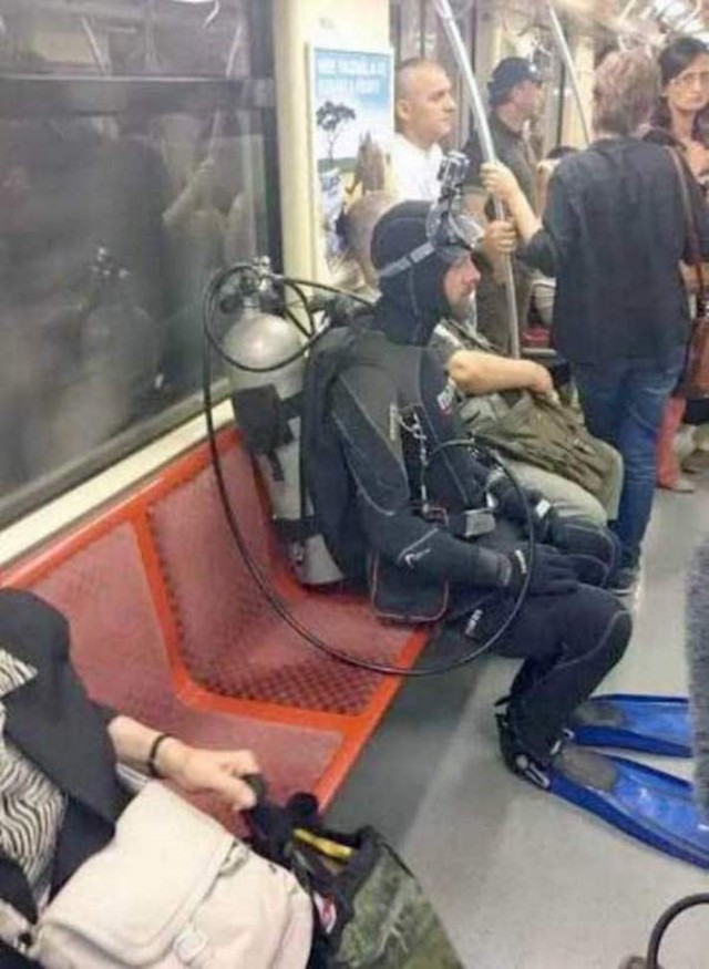 Достали люди не снимающие рюкзаки в общественном транспорте