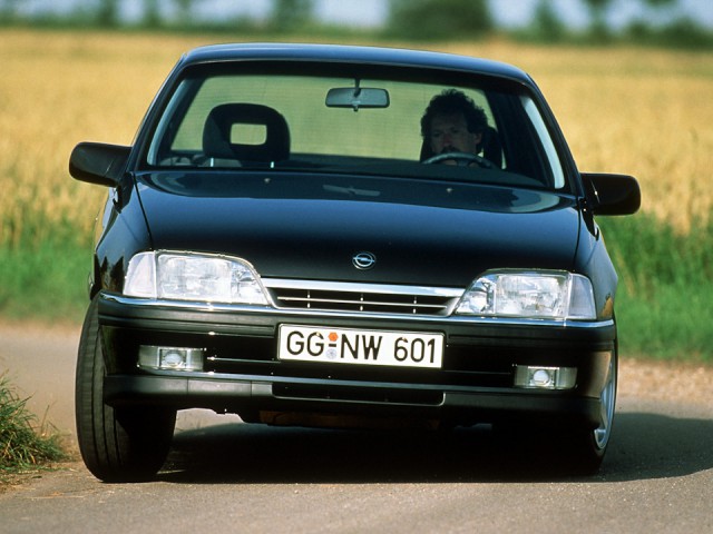 Капсула времени: Opel Omega 1992 года с пробегом 705 км