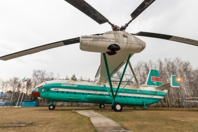 Центральный музей Военно-воздушных сил РФ: самый большой вертолет в мире В-12.