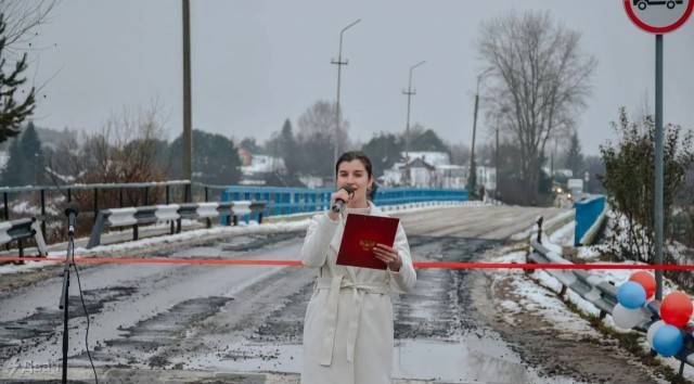 Позор дня: так выглядит дорога к отремонтированному мосту через реку Кичменьга в Вологодской области