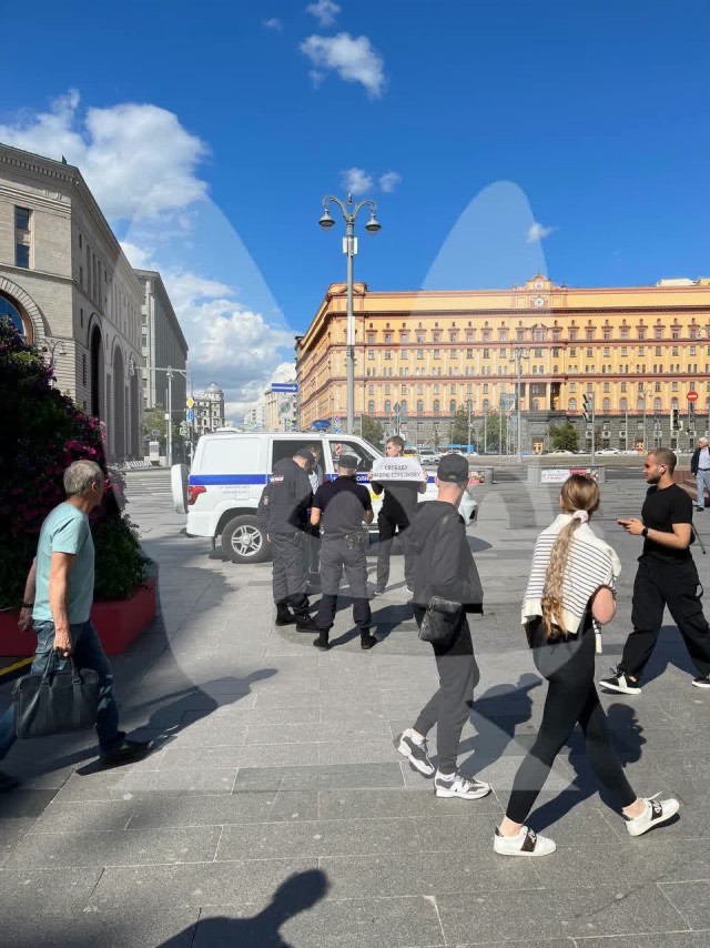 В Москве прошёл одиночный пикет в поддержку Игоря Стрелкова на Никольской улице