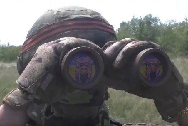 Противник публикует кадры удара FPV-дрона по флагам установленным на Авдеевском терриконе