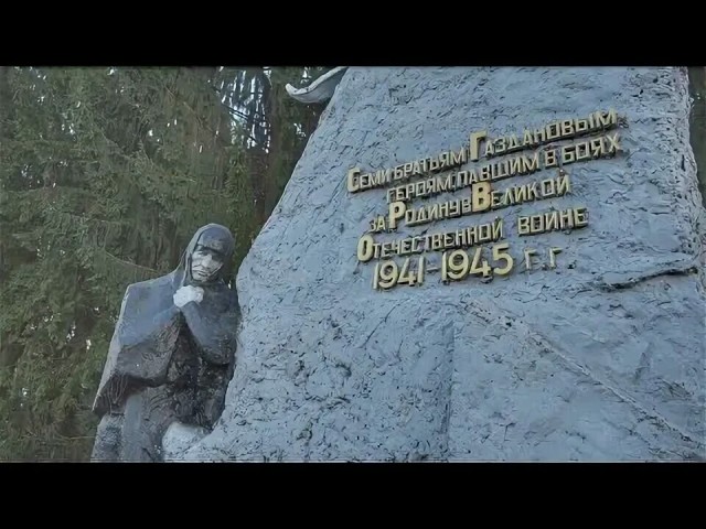 Во Владикавказе абсолютно все билборды с портретами ветеранов!⁠