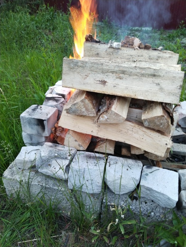 Дама в 40 лет недоумевает — почти никто подходит знакомиться кроме 20-летних мальчиков
