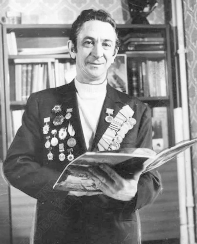 105 лет со дня рождения летчика и композитора Леонида Афанасьева (Гляжу в озера синие...)