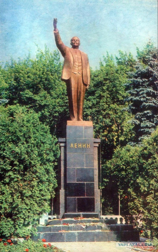 Памятники Ленину