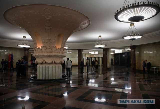 Необычное: московское и питерское метро без людей