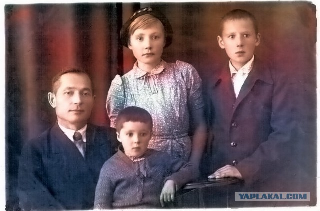 Нейросеть на хаялву раскрашивает фото к 9 мая