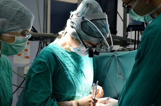 Детский кардиохирург из Новосибирска Наталия Ничай за семь лет работы провела свыше 400 операций на сердце у малышей