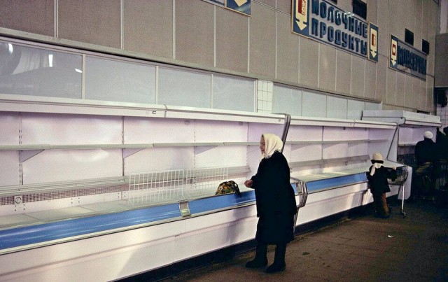 Эксперты сообщили, какие продукты могут исчезнуть с полок магазинов РФ осенью 2022 года