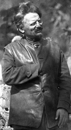 У гроба Папы Иоанна Павла II