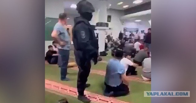 СКР возбудил дело из-за молельни мигрантов в московской многоэтажке.