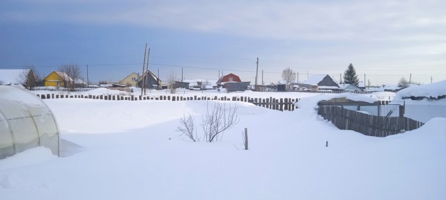 На даче всё снегом замело. Заперт на неопределённое время