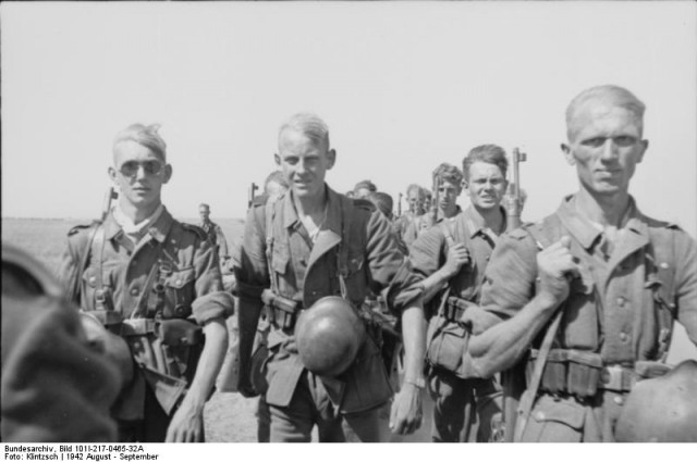 1942 год в 60 фотографиях