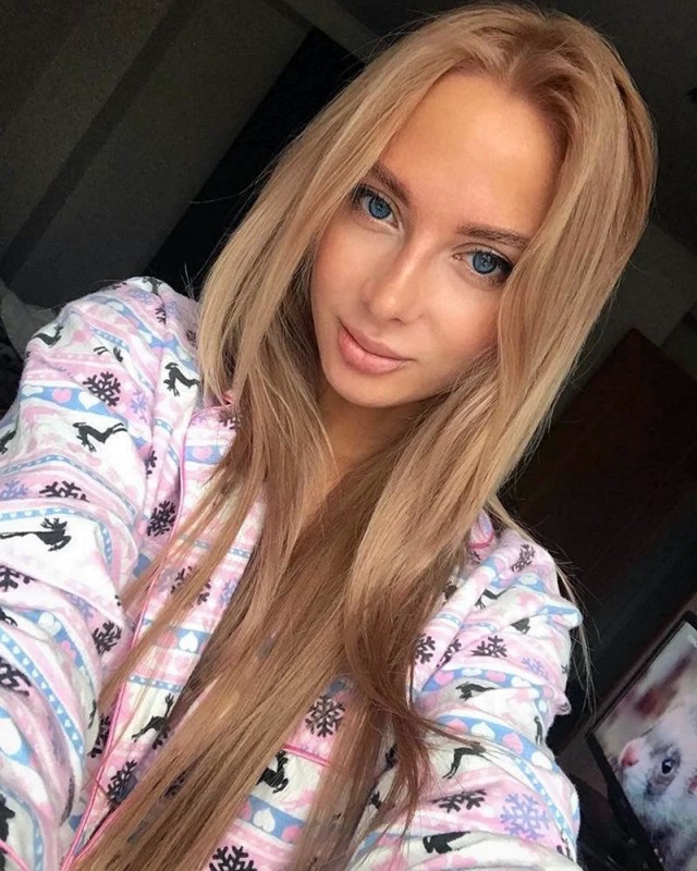 А есть фотка где она картошку садит?