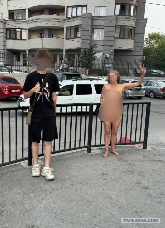 Голые мужики  разгуливают по лесам Питера и Ленобласти.