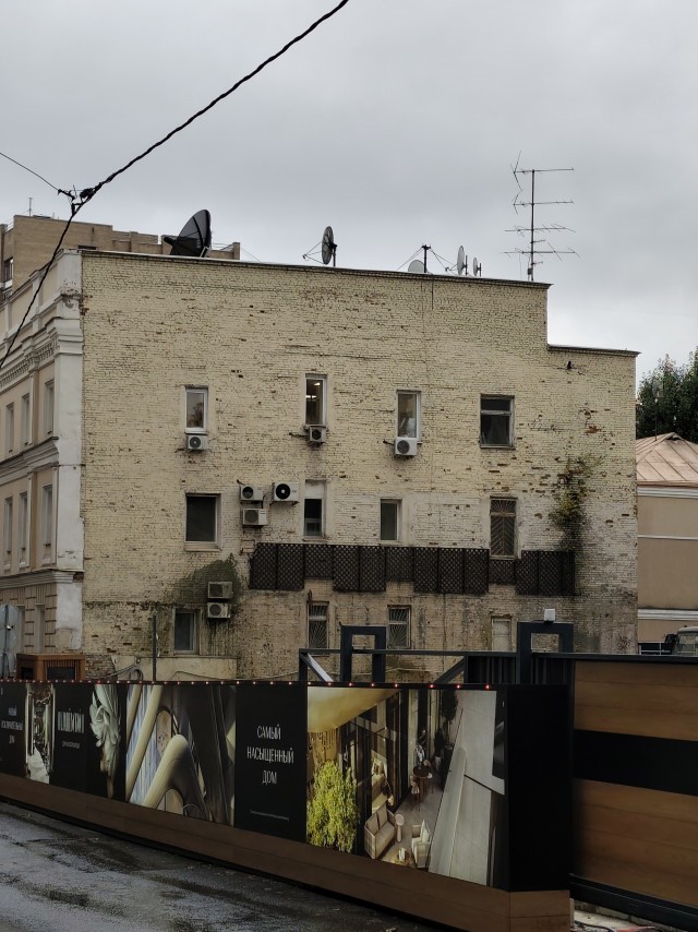 Шляюсь по Москве (мрачное утро).