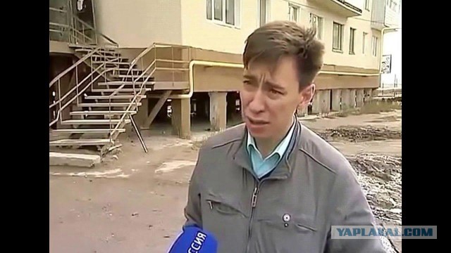Упал балкон с двумя бабушками